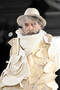 Dzhus Fashion Show auf der Berlin Fashion Week A/W 2024