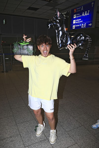 Rückkehr aus dem Dschungel-Camp 2024 auf dem Flughafen Frankfurt am Main