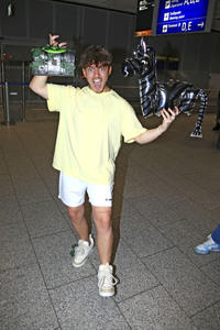 Rückkehr aus dem Dschungel-Camp 2024 auf dem Flughafen Frankfurt am Main