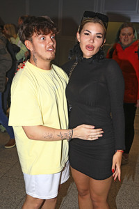 Rückkehr aus dem Dschungel-Camp 2024 auf dem Flughafen Frankfurt am Main