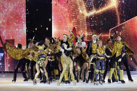 Eisrevue-Premiere 'Holiday on Ice - No Limits' in Hamburg