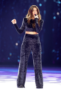 Eisrevue-Premiere 'Holiday on Ice - No Limits' in Hamburg