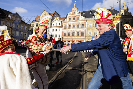Sturm Karnevalisten auf das Rathaus in Erfurt