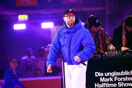 TV Show 'American Ice Football' in Mannheim