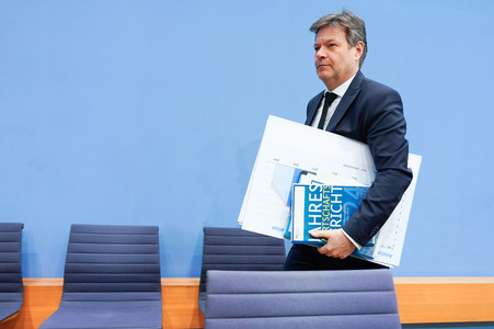 Bundespressekonferenz zur Vorstellung des Jahreswirtschaftsberichts 2024 in Berlin