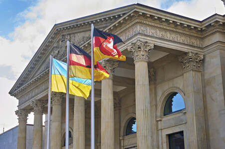 Beflaggung zum 2. Jahrestag des Kriegsbeginns in Hannover