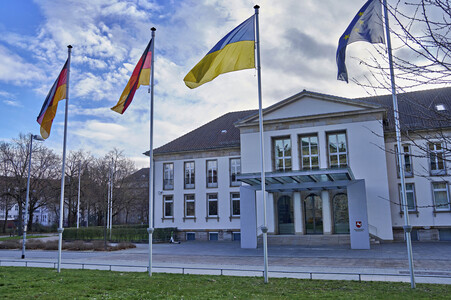 Beflaggung zum 2. Jahrestag des Kriegsbeginns in Hannover