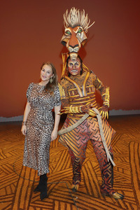 Caroline Beil beim Muscal 'König der Löwen' in Hamburg