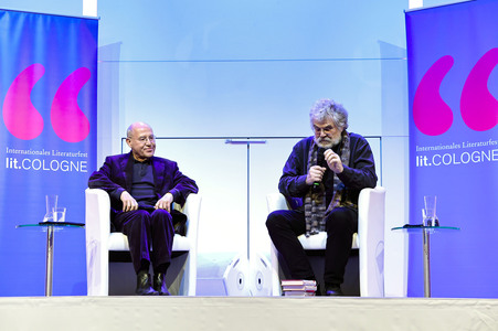 Gregor Gysi und Hans-Dieter Schütt auf der lit.Cologne 2024 in Köln