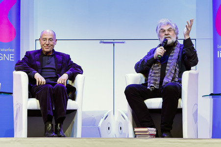 Gregor Gysi und Hans-Dieter Schütt auf der lit.Cologne 2024 in Köln