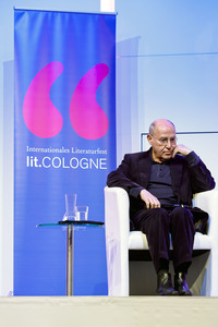 Gregor Gysi und Hans-Dieter Schütt auf der lit.Cologne 2024 in Köln