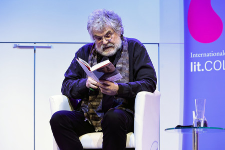 Gregor Gysi und Hans-Dieter Schütt auf der lit.Cologne 2024 in Köln