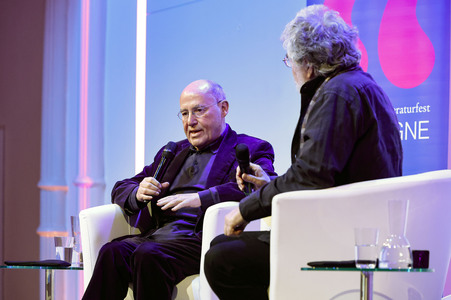 Gregor Gysi und Hans-Dieter Schütt auf der lit.Cologne 2024 in Köln