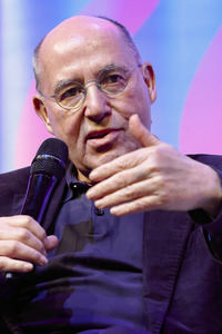 Gregor Gysi und Hans-Dieter Schütt auf der lit.Cologne 2024 in Köln