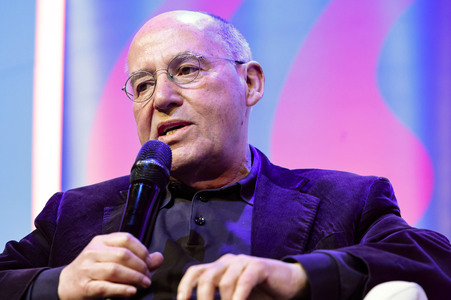 Gregor Gysi und Hans-Dieter Schütt auf der lit.Cologne 2024 in Köln