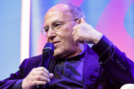 Gregor Gysi und Hans-Dieter Schütt auf der lit.Cologne 2024 in Köln