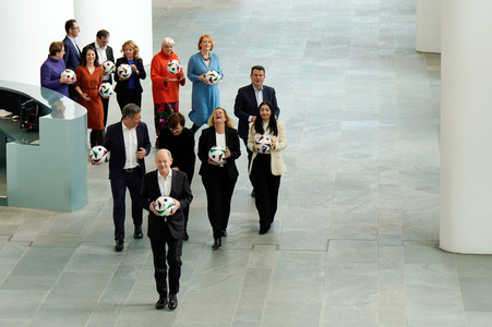 Fototermin '100 Tage bis zur EURO 2024' in Berlin