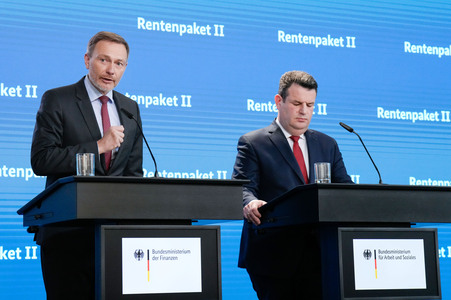 Pressekonferenz zum Rentenpaket II in Berlin