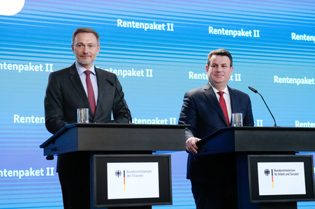 Pressekonferenz zum Rentenpaket II in Berlin