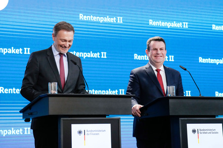 Pressekonferenz zum Rentenpaket II in Berlin