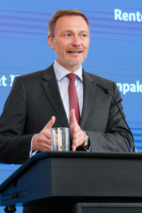 Pressekonferenz zum Rentenpaket II in Berlin