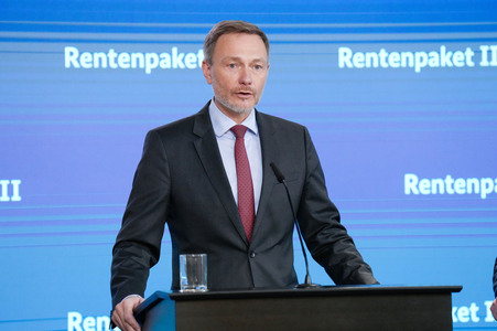 Pressekonferenz zum Rentenpaket II in Berlin