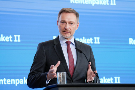 Pressekonferenz zum Rentenpaket II in Berlin