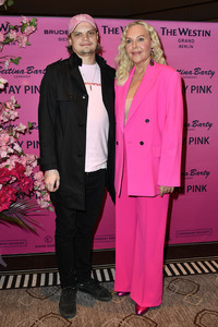 Präsentation von Stay Pink by Natascha Ochsenknecht in Berlin