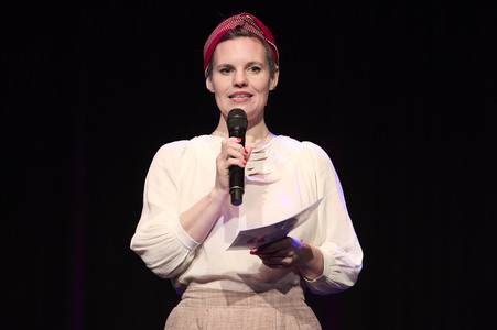 Suzie Miller und Anke Engelke auf der lit.Cologne 2024 in Köln
