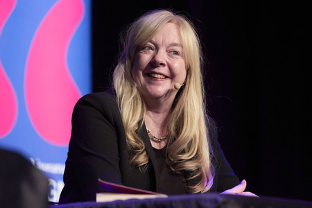 Suzie Miller und Anke Engelke auf der lit.Cologne 2024 in Köln