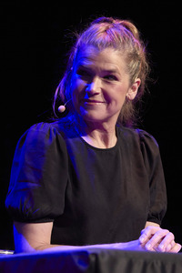 Suzie Miller und Anke Engelke auf der lit.Cologne 2024 in Köln