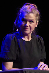 Suzie Miller und Anke Engelke auf der lit.Cologne 2024 in Köln