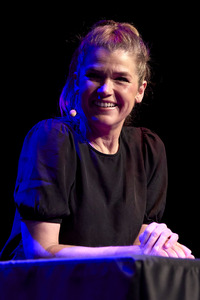 Suzie Miller und Anke Engelke auf der lit.Cologne 2024 in Köln