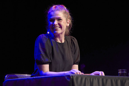Suzie Miller und Anke Engelke auf der lit.Cologne 2024 in Köln