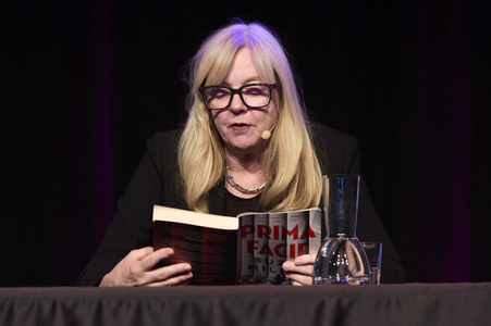 Suzie Miller und Anke Engelke auf der lit.Cologne 2024 in Köln