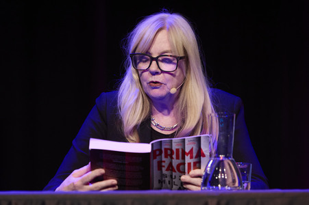 Suzie Miller und Anke Engelke auf der lit.Cologne 2024 in Köln