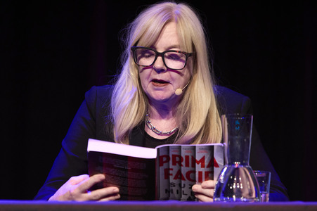 Suzie Miller und Anke Engelke auf der lit.Cologne 2024 in Köln
