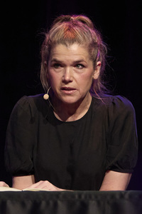 Suzie Miller und Anke Engelke auf der lit.Cologne 2024 in Köln