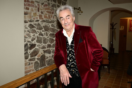 Giso Weißbach beim Frauentagsprogramm 'Über Frauen und andere Köstlichkeiten' in Görlitz