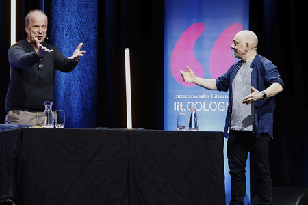 Hubertus Meyer-Burckhardt und Bernhard Hoëcker auf der lit.Cologne 2024 in Köln
