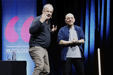 Hubertus Meyer-Burckhardt und Bernhard Hoëcker auf der lit.Cologne 2024 in Köln