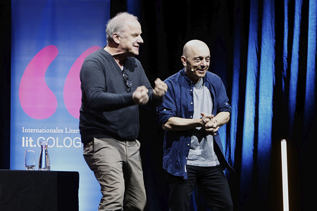 Hubertus Meyer-Burckhardt und Bernhard Hoëcker auf der lit.Cologne 2024 in Köln