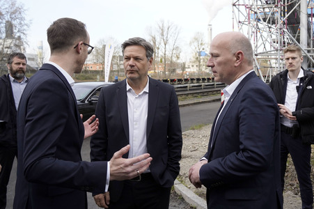 Grundsteinlegung einer Abwassergroßwärmepumpe von Vattenfall und Befüllen einer Zeitkapsel in Berlin