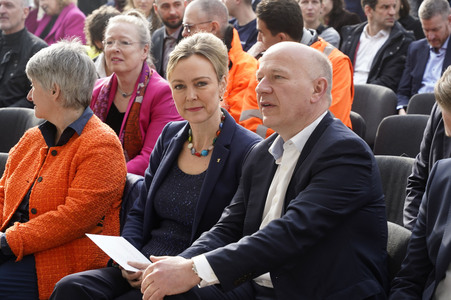 Grundsteinlegung einer Abwassergroßwärmepumpe von Vattenfall und Befüllen einer Zeitkapsel in Berlin