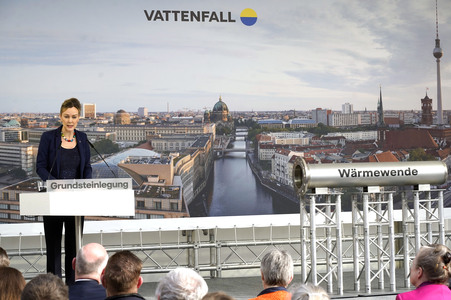 Grundsteinlegung einer Abwassergroßwärmepumpe von Vattenfall und Befüllen einer Zeitkapsel in Berlin