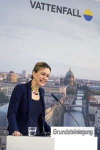 Grundsteinlegung einer Abwassergroßwärmepumpe von Vattenfall und Befüllen einer Zeitkapsel in Berlin