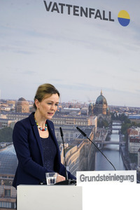 Grundsteinlegung einer Abwassergroßwärmepumpe von Vattenfall und Befüllen einer Zeitkapsel in Berlin