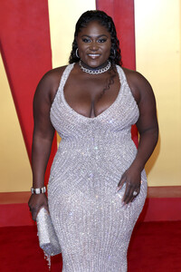 Vanity Fair Oscar Party 2024 in Beverly Hills