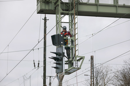 Pressetermin zu den Arbeiten am Elektronischen Stellwerk in Köl