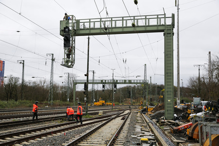 Pressetermin zu den Arbeiten am Elektronischen Stellwerk in Köl